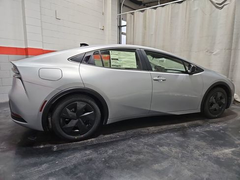 New 2026 Toyota Prius Plug-In Hybrid FWD image 9