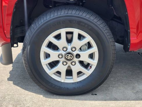 Certified 2025 Toyota Tacoma SR5 AWD/4WD image 10