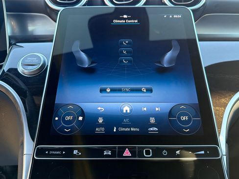 Used 2024 Mercedes-Benz GLC 300 w/ Winter Package image 34