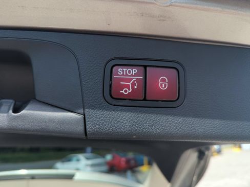 Used 2020 Mercedes-Benz GLC 300 w/ Premium Package image 32