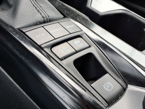 Used 2025 Toyota Camry LE image 17