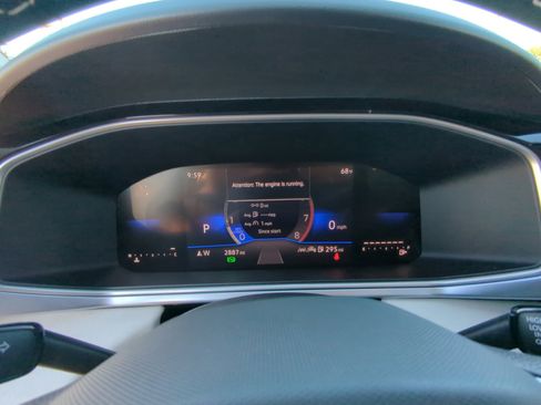 Certified 2025 Volkswagen Taos SE w/ Panoramic Sunroof Package image 10