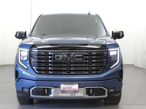 Used 2025 GMC Sierra 1500 Denali Ultimate AWD/4WD image 3