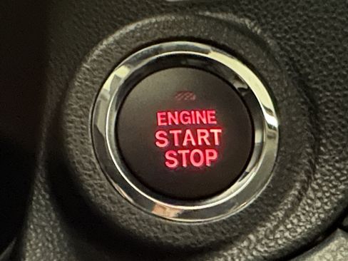 Certified 2025 Subaru Outback Limited image 32