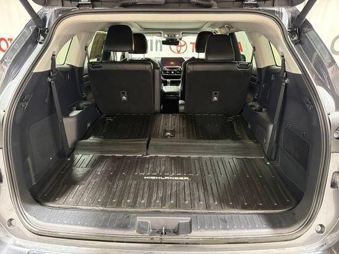 Used 2024 Toyota Highlander Platinum AWD/4WD image 16