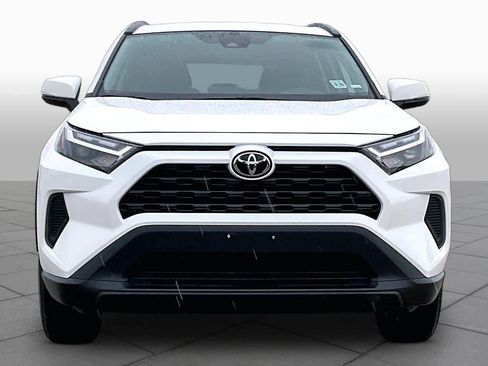 Used 2025 Toyota RAV4 XLE FWD image 4
