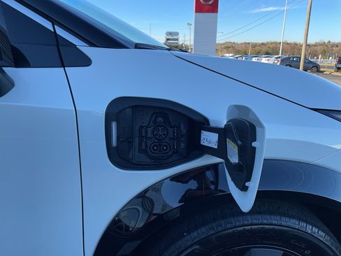 Certified 2024 Nissan Ariya FWD image 24