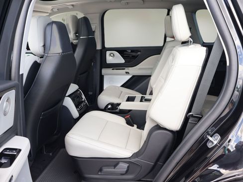 Used 2025 Lincoln Aviator Reserve w/ Luxury Package AWD/4WD image 14