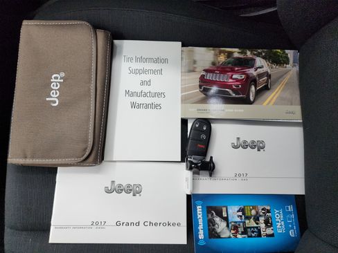 Used 2017 Jeep Grand Cherokee Laredo w/ Quick Order Package 23E image 39