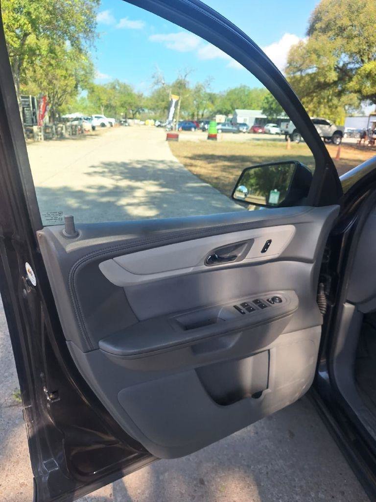 Used 2015 Chevrolet Traverse LT FWD image 5