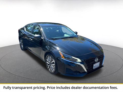 Used 2025 Nissan Altima 2.5 SV FWD image 1