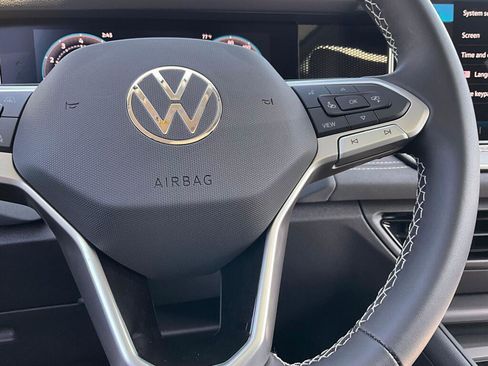 New 2026 Volkswagen Tiguan SE image 21