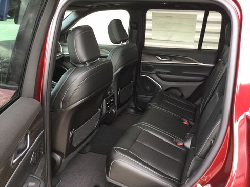 New 2026 Jeep Grand Cherokee Limited AWD/4WD image 6