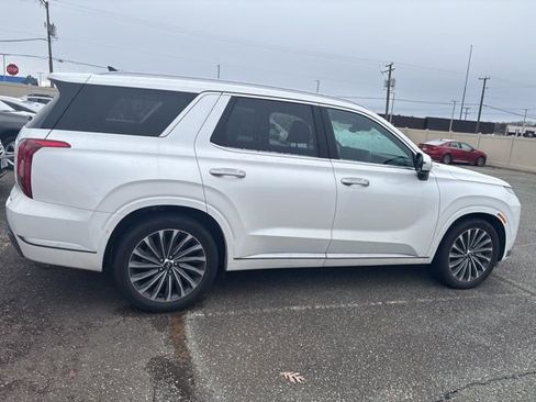 Used 2023 Hyundai Palisade Calligraphy image 2