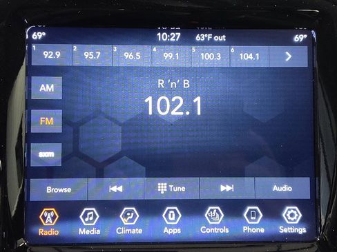 Used 2019 Jeep Cherokee Limited FWD image 25