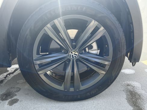 Used 2022 Volkswagen Atlas Cross Sport SEL R-Line AWD/4WD image 11