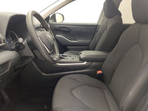 Used 2022 Toyota Highlander L FWD image 17