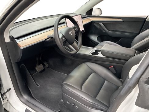 Certified 2023 Tesla Model Y Long Range AWD/4WD image 9