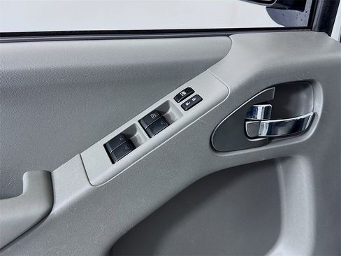 Used 2021 Nissan Frontier SV w/ Midnight Edition Floor Mats image 15