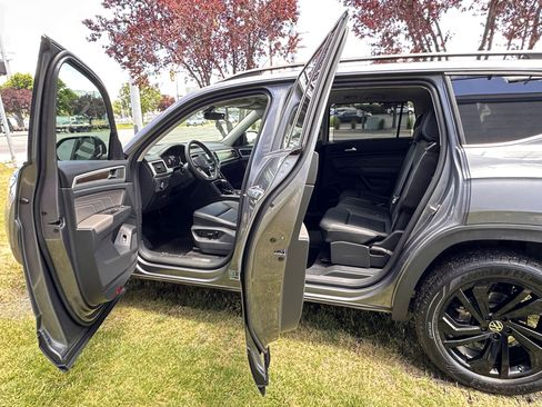 Used 2023 Volkswagen Atlas SE AWD/4WD image 22