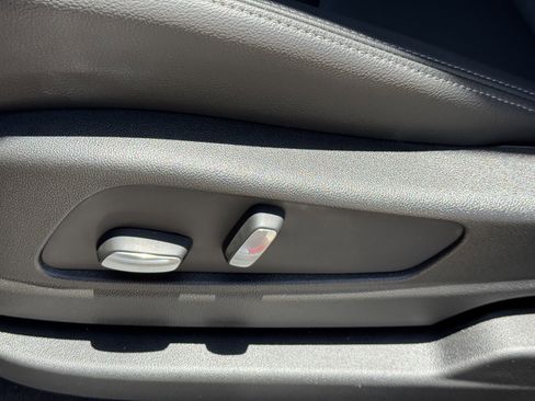 New 2025 Cadillac XT6 Luxury image 21