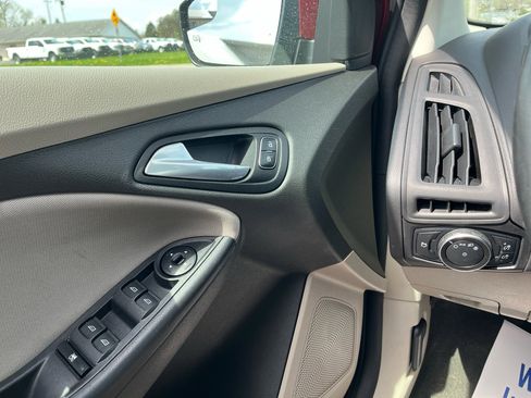 Used 2016 Ford Focus SE w/ SE Cold Weather Package image 13