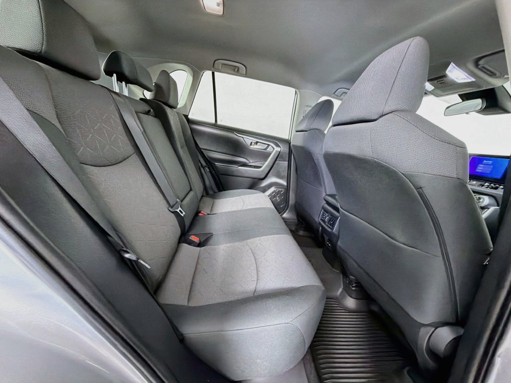 Used 2024 Toyota RAV4 XLE FWD image 28