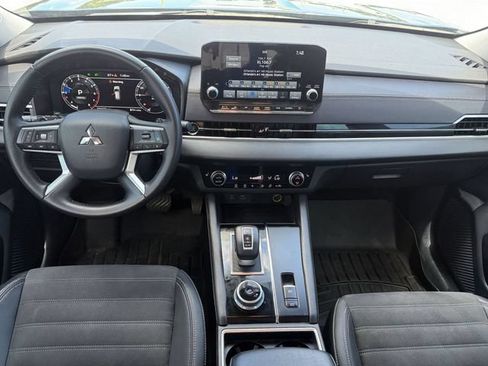 Used 2023 Mitsubishi Outlander SE FWD image 14