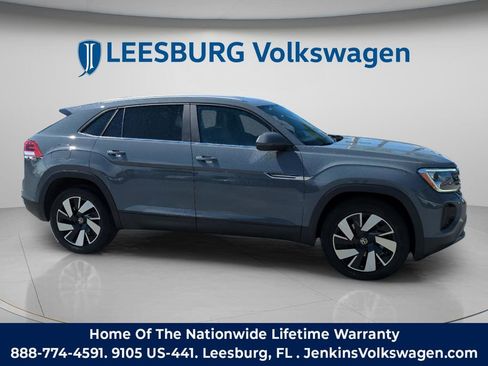 Used 2024 Volkswagen Atlas Cross Sport SE image 2
