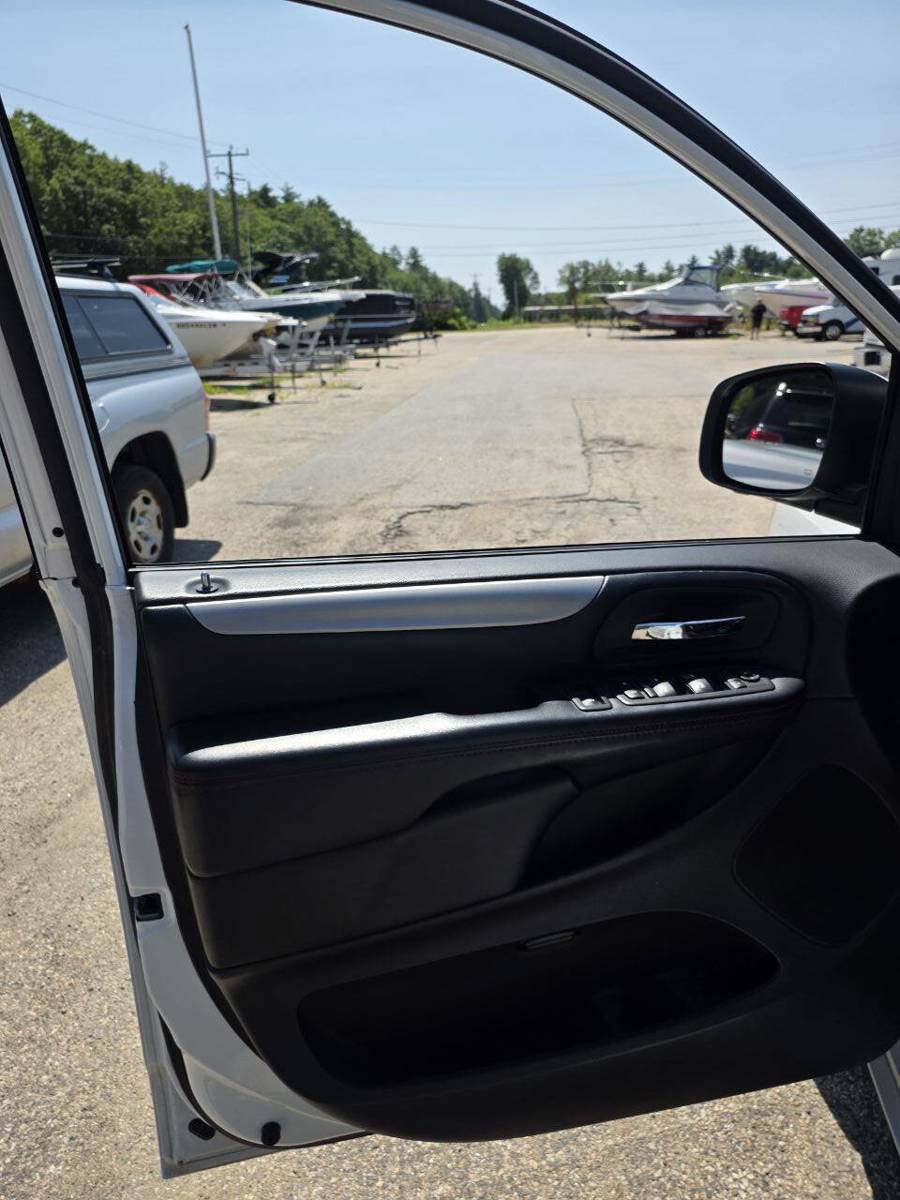 Used 2019 Dodge Grand Caravan GT FWD image 12