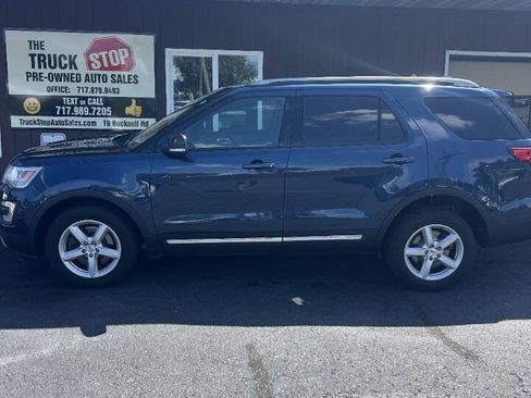 Used 2017 Ford Explorer XLT AWD/4WD image 2