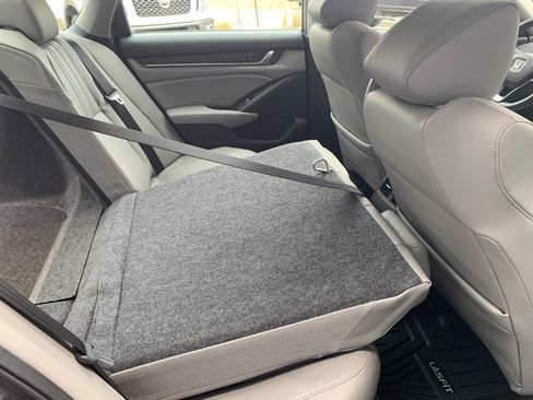 Used 2018 Honda Accord Touring image 31