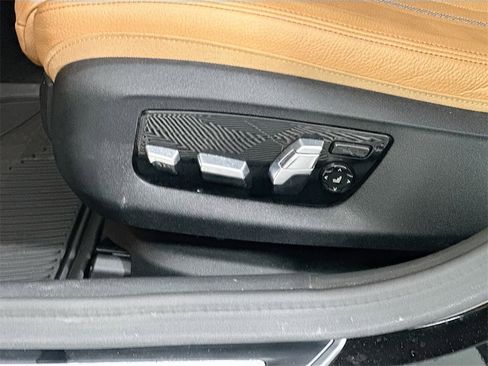 Used 2020 BMW M550i xDrive M550i xDrive w/ Executive Package image 23