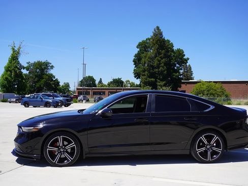 Used 2025 Honda Accord Sport image 3