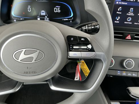 Used 2024 Hyundai Elantra SE image 13