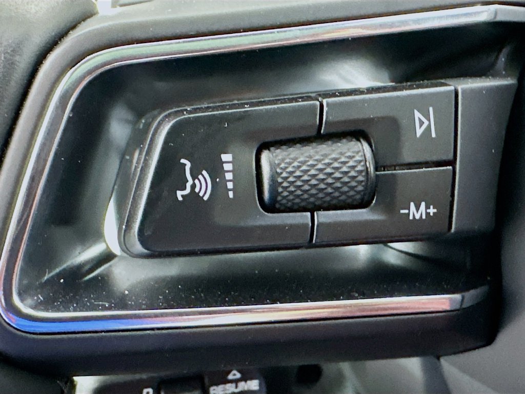Certified 2025 Porsche Macan AWD/4WD image 11