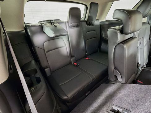 Used 2025 Nissan Pathfinder SL AWD/4WD image 26