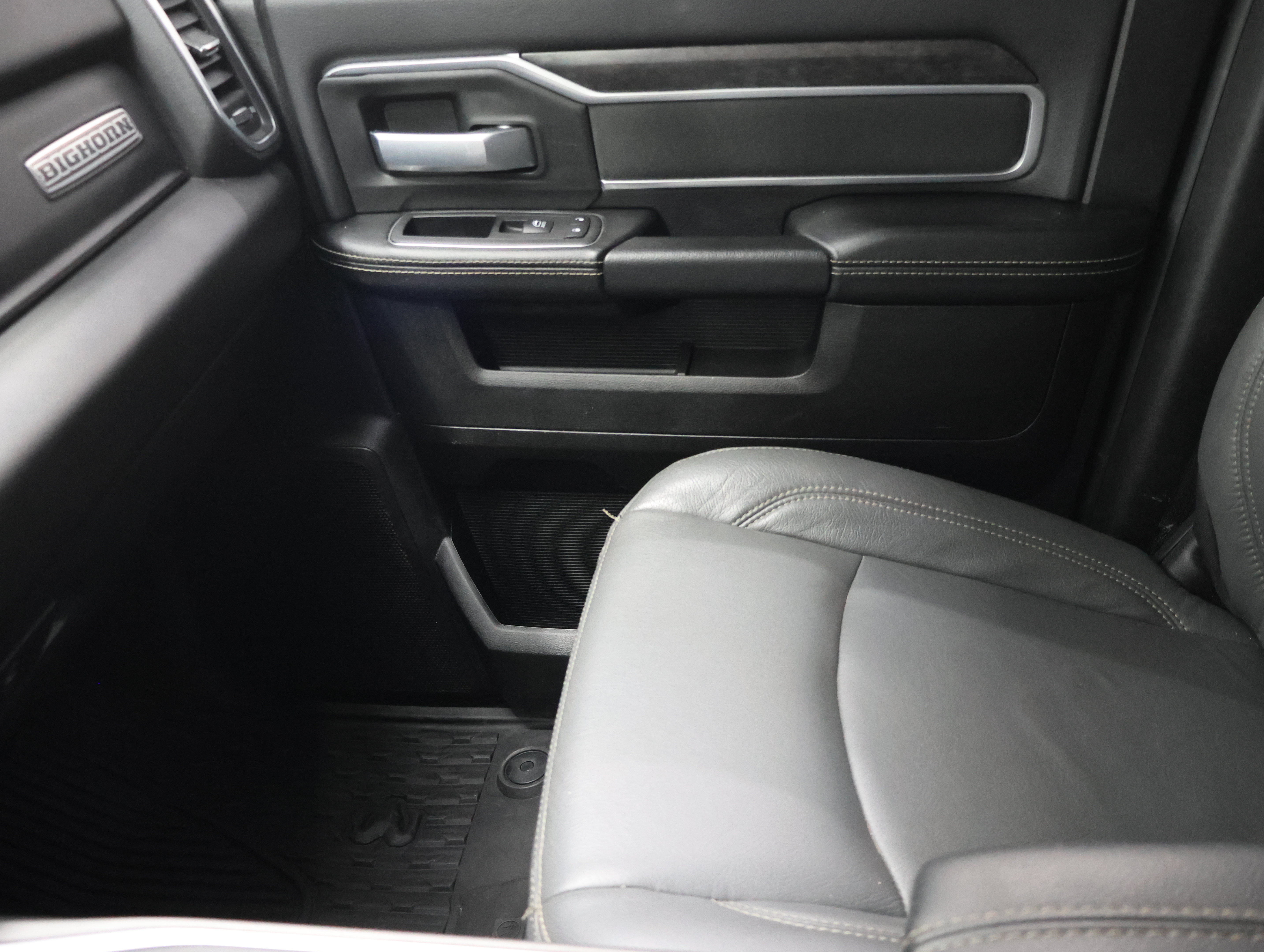 Used 2024 RAM 2500 Big Horn w/ Night Edition AWD/4WD image 11