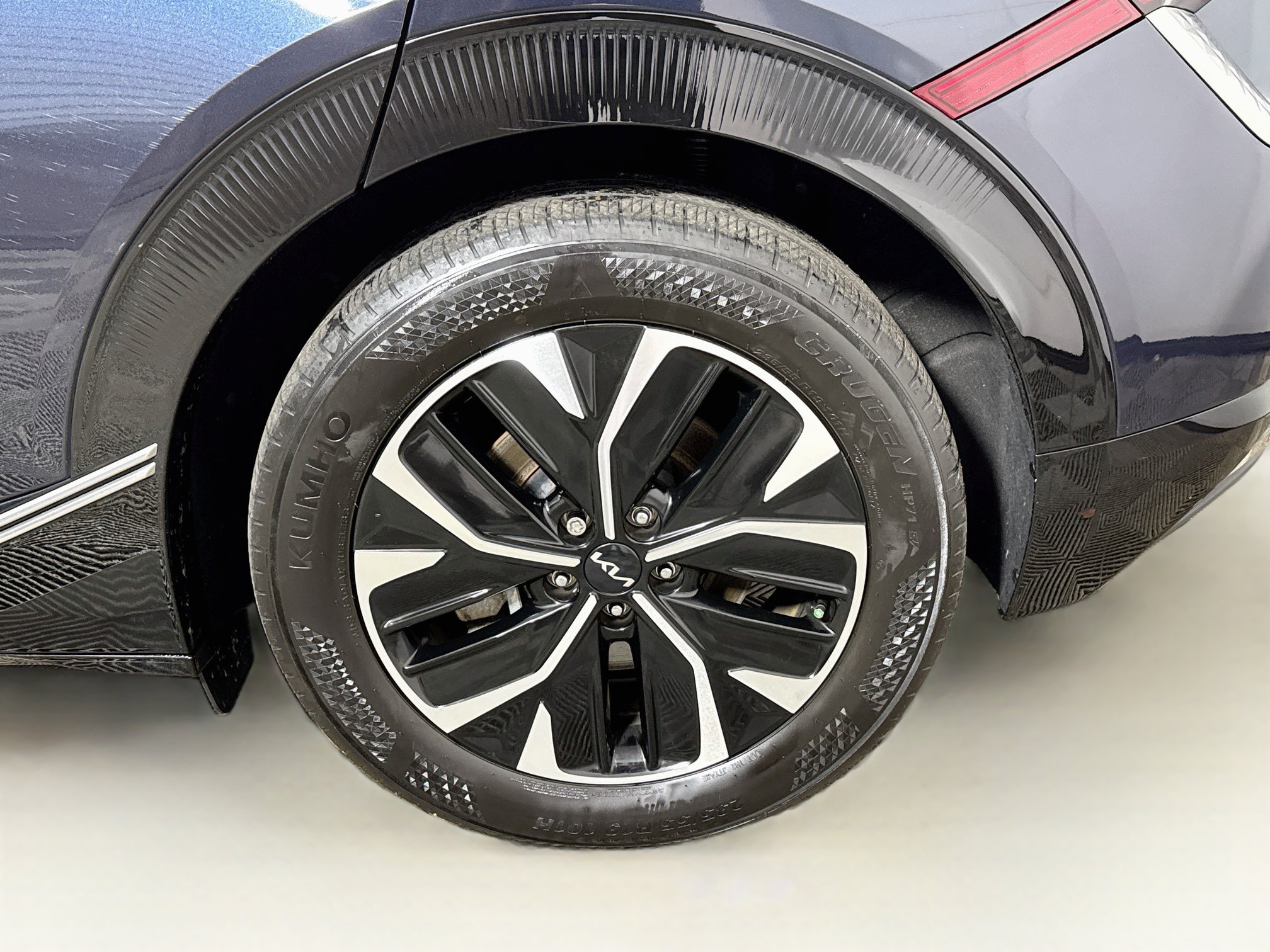 Used 2023 Kia EV6 Wind RWD image 27