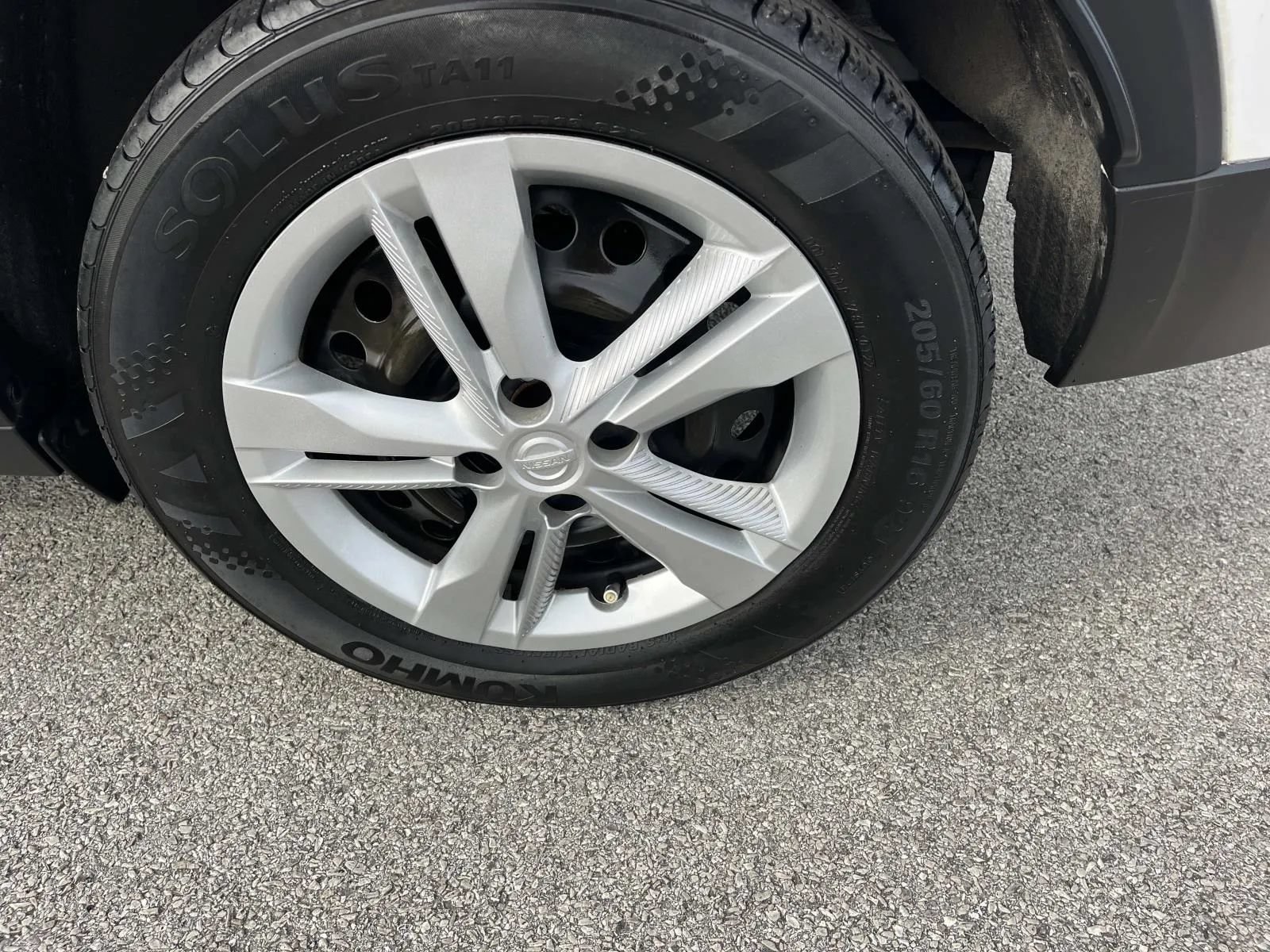 Used 2019 Nissan Kicks S FWD image 11