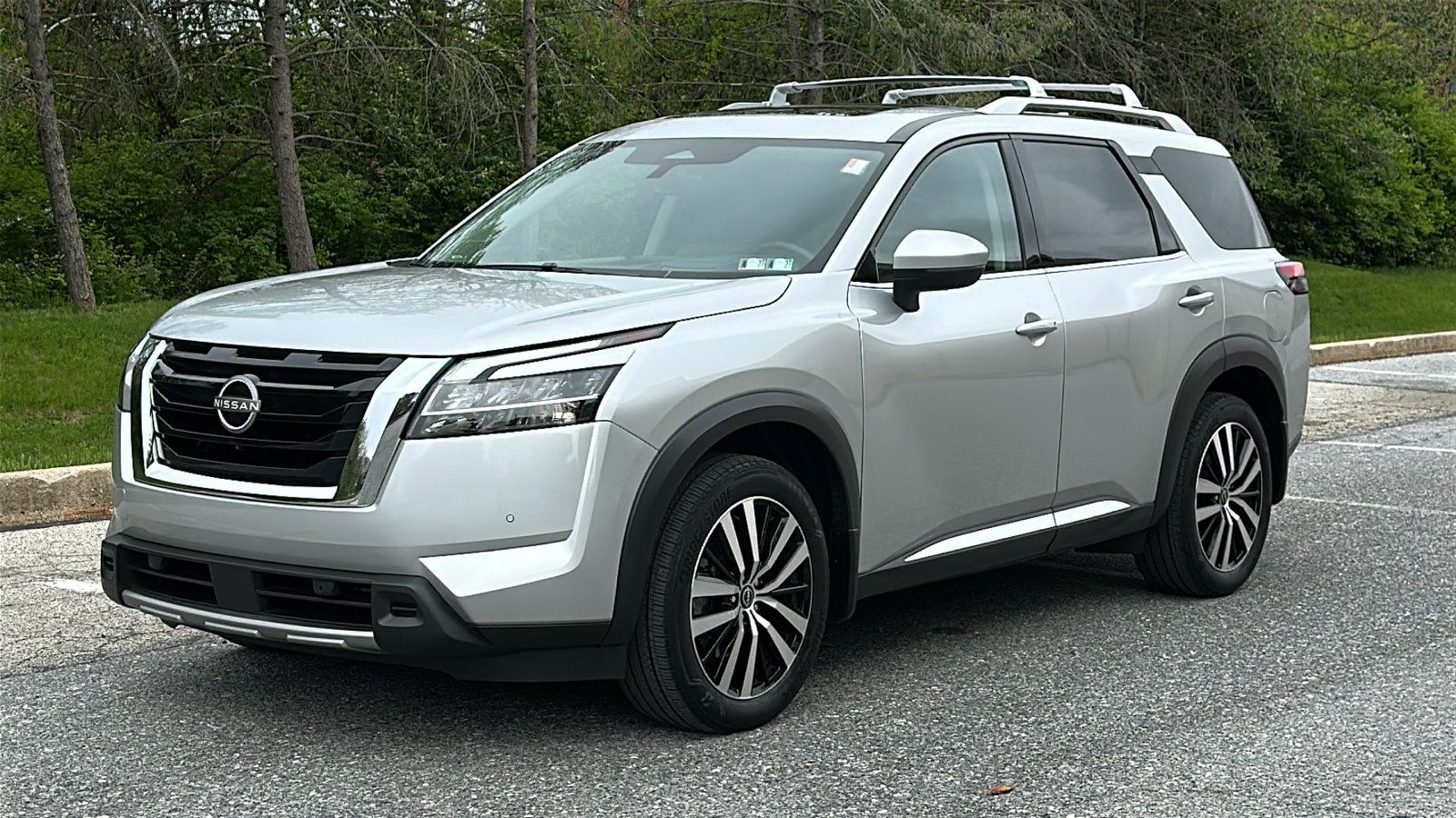 Certified 2024 Nissan Pathfinder Platinum w/ Cargo Package AWD/4WD image 2