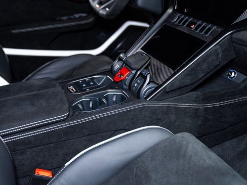 Used 2023 Lamborghini Urus Performante image 36