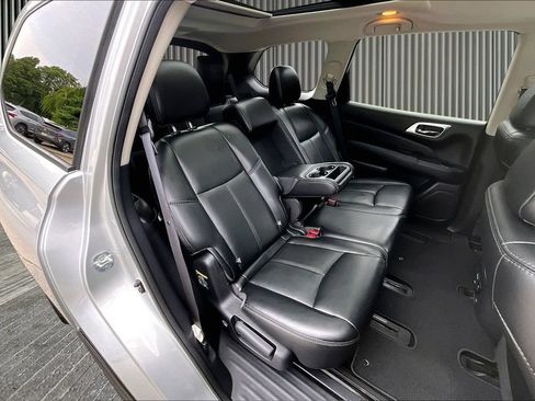 Used 2017 Nissan Pathfinder SL w/ SL Premium Package AWD/4WD image 28