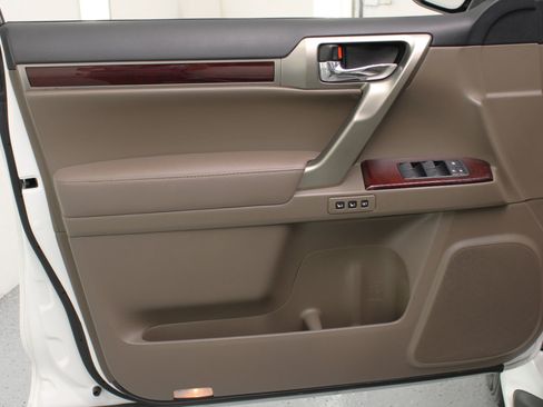 Used 2017 Lexus GX 460 Premium image 35