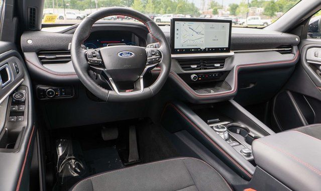 Used 2025 Ford Explorer ST AWD/4WD image 15