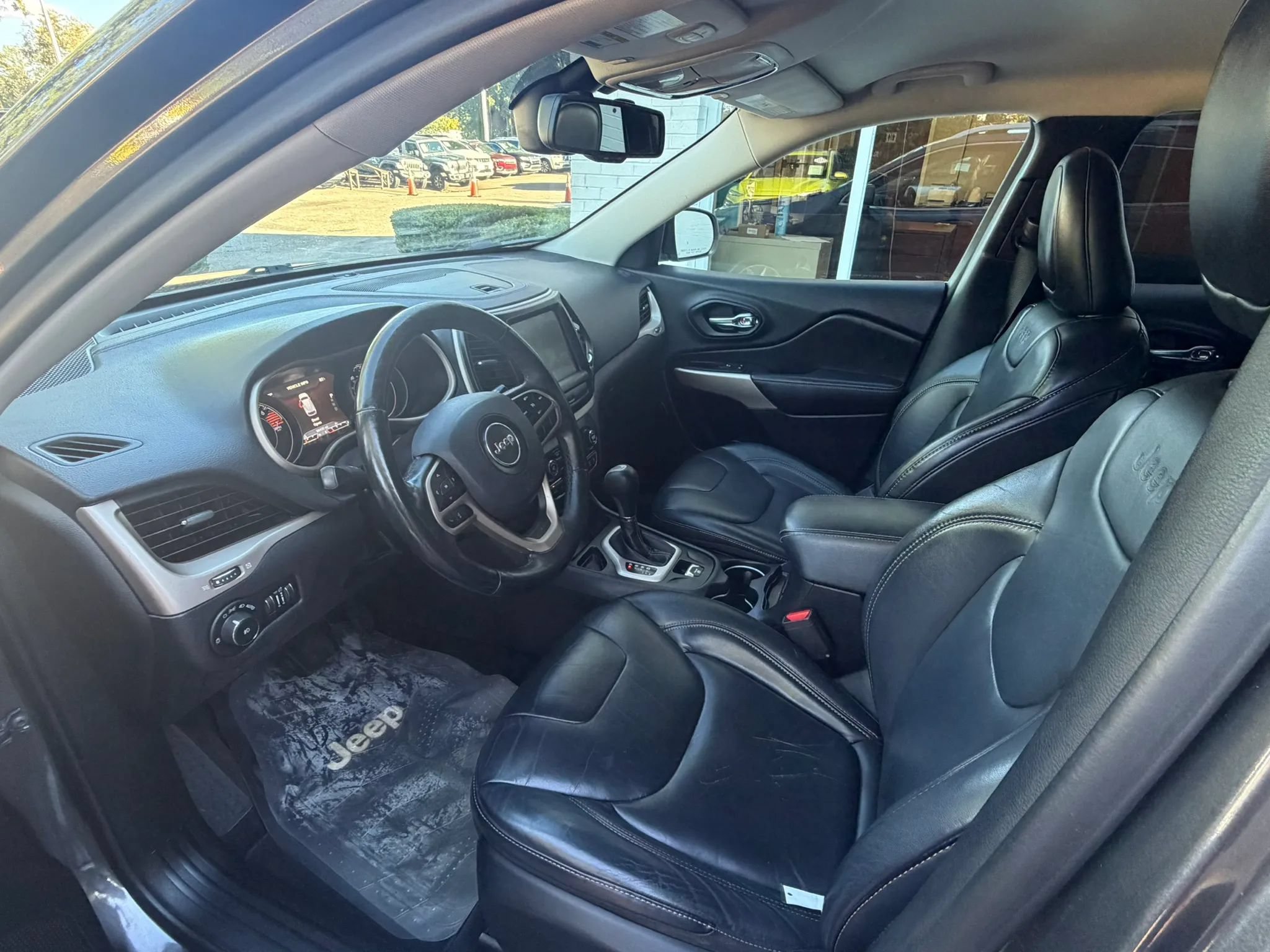 Used 2017 Jeep Cherokee Limited FWD image 25
