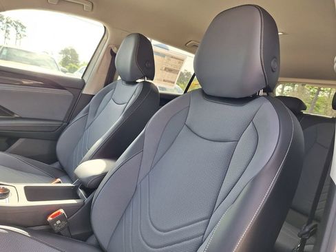 New 2026 Volkswagen Tiguan SE image 11