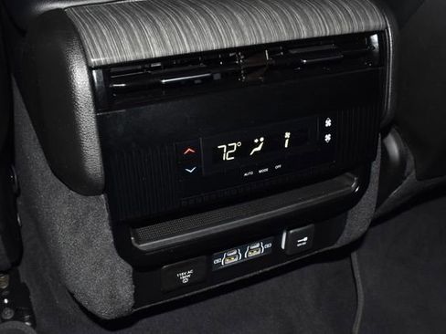 Certified 2024 Jeep Wagoneer L Series II w/ Flexible Seating Group image 30