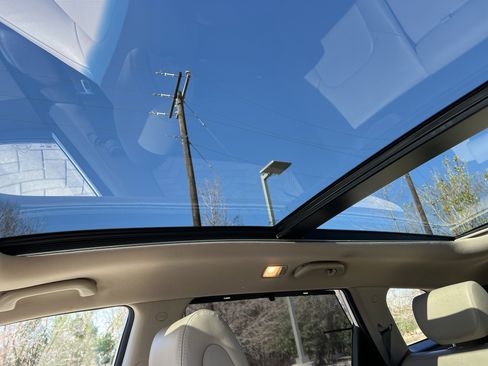 Used 2017 Hyundai Santa Fe SE Ultimate image 27