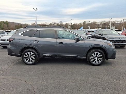 Used 2020 Subaru Outback Premium image 8